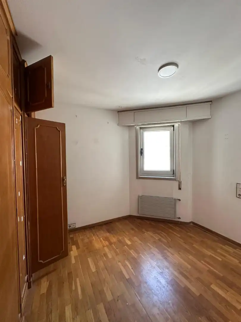 Dormitori de Pis en venda en A Coruña Capital  amb Calefacció, Parquet i Traster