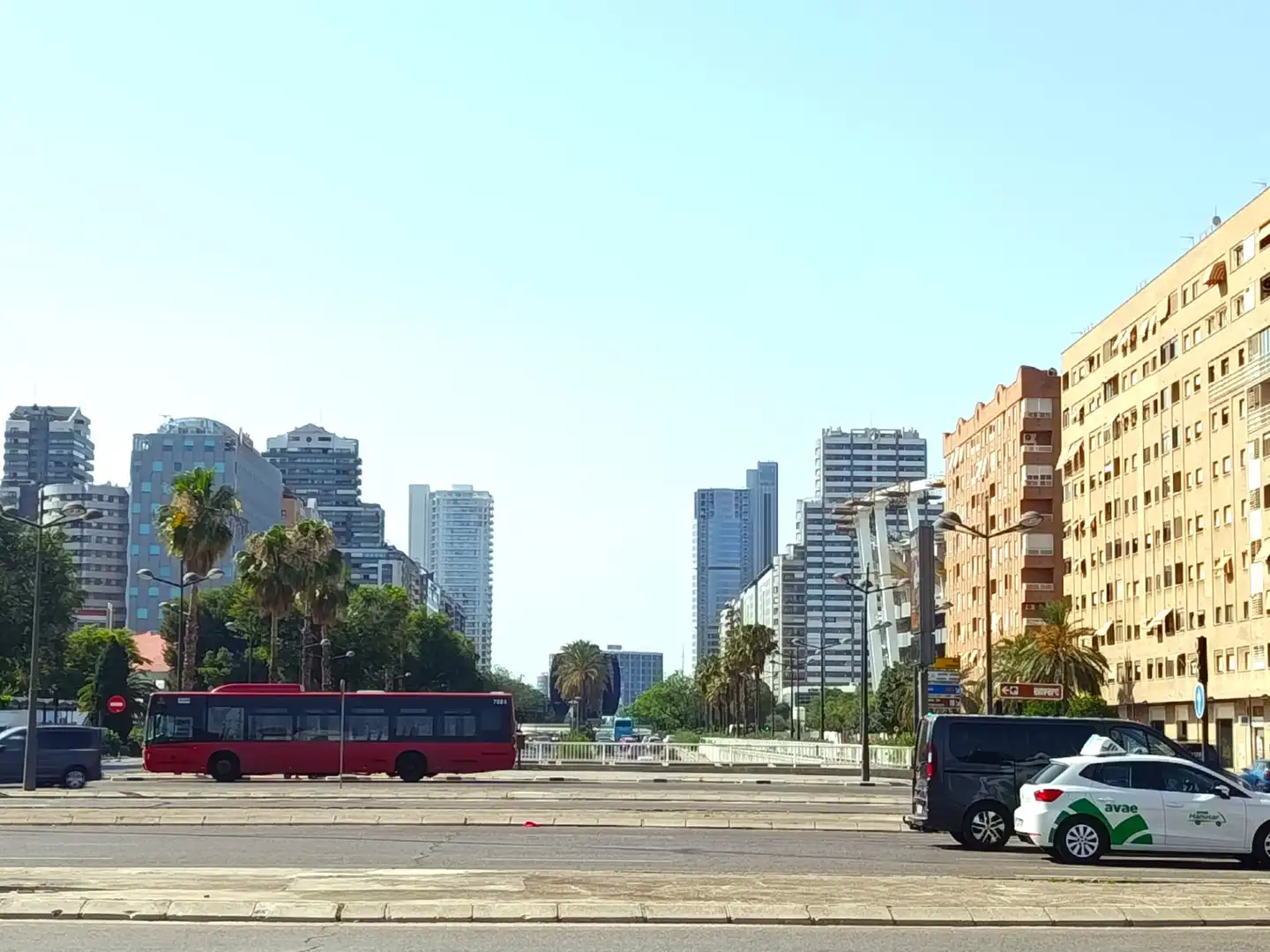 Vista exterior de Piso en venta en Valencia con Balcón y Alarma