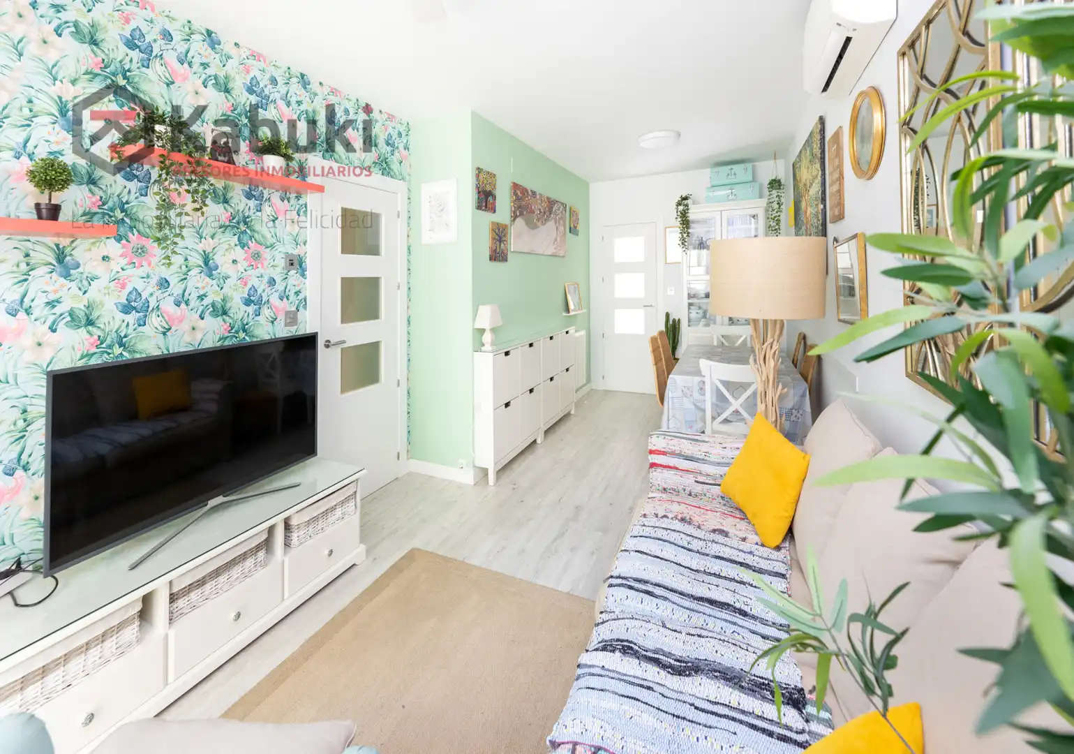 Living room of Flat for rent in Granada  with Air Conditioner, Heating and Terrace
