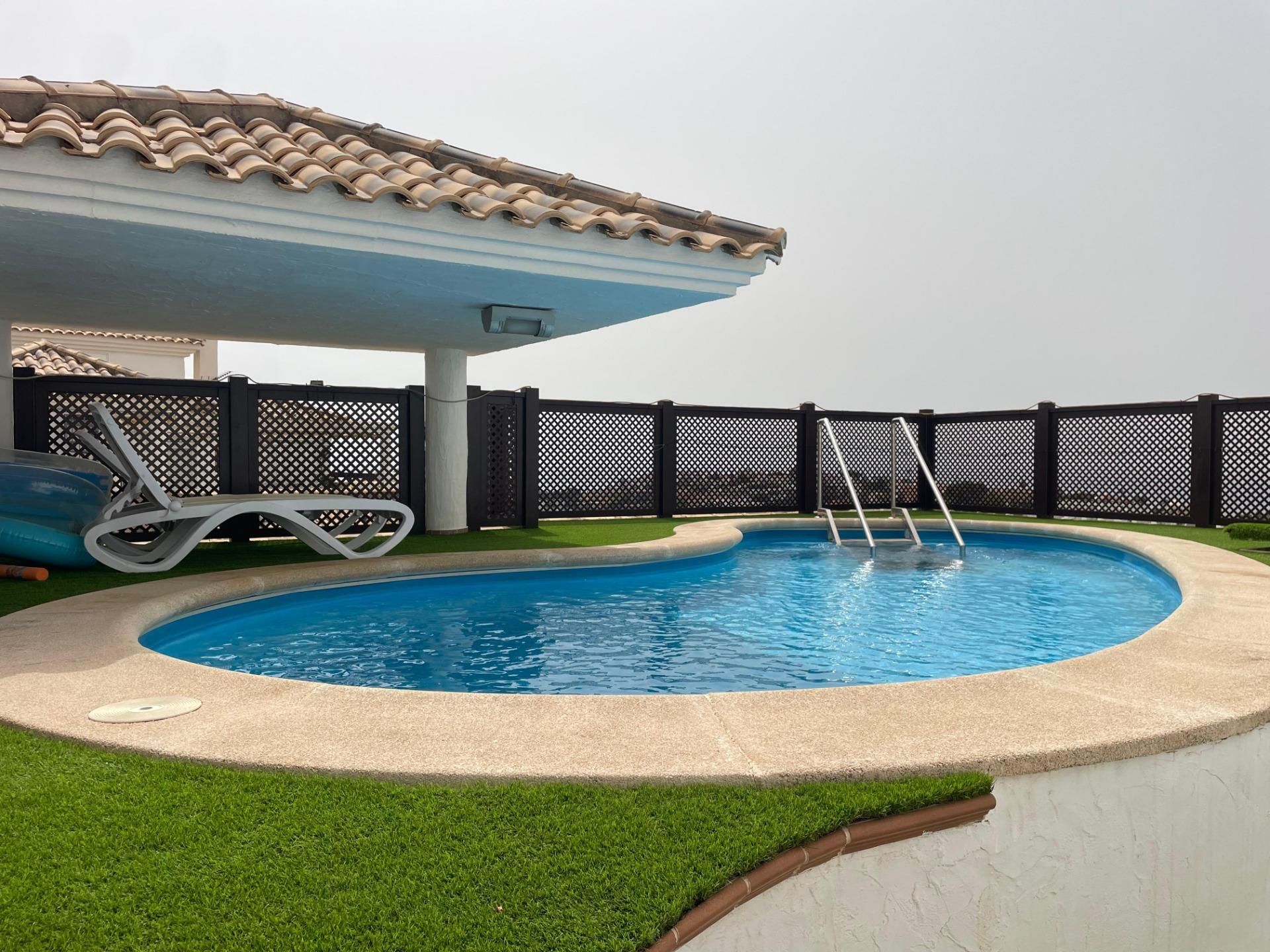 Piscina de Àtic en venda en Benalmádena amb Aire condicionat, Calefacció i Jardí privat