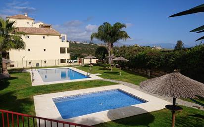 Piscina de Apartament de lloguer en Manilva amb Piscina