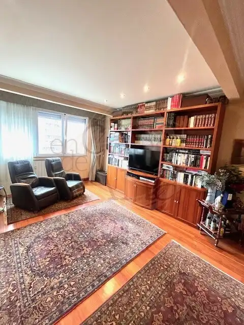 Sala d'estar de Pis en venda en Bilbao  amb Calefacció