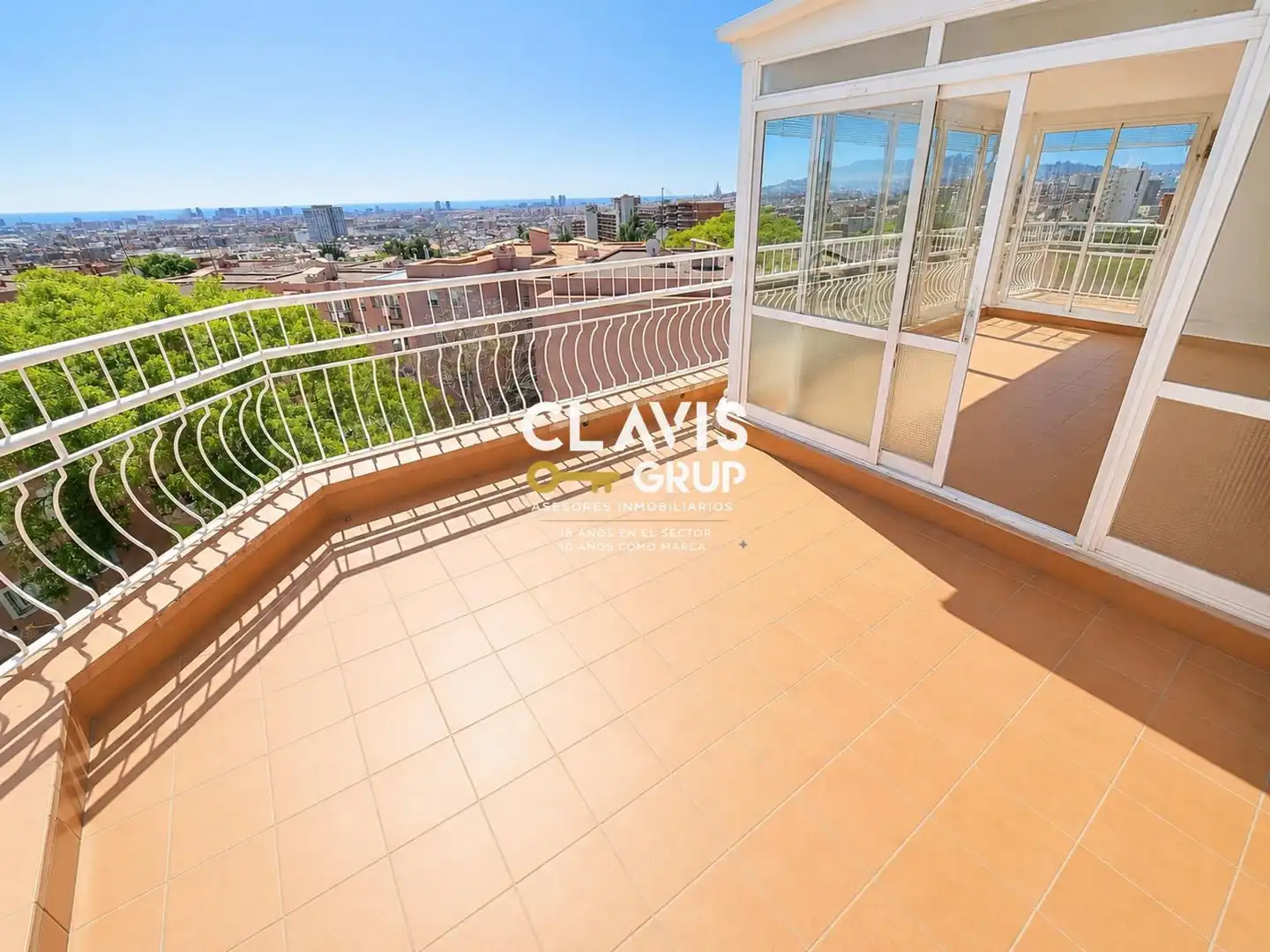 Exterior view of Attic for sale in Barcelona  with Air Conditioner, Heating and Terrace