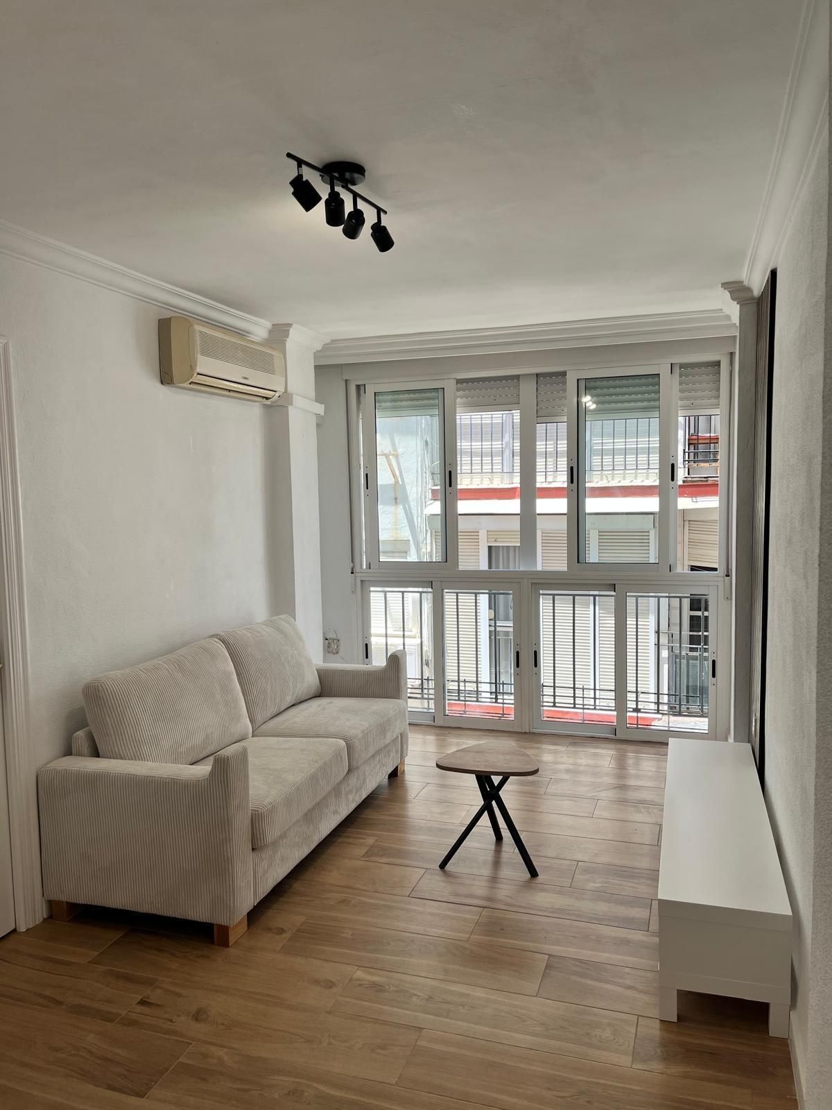 Terraza de Piso en venta en San Juan de Aznalfarache con Aire acondicionado