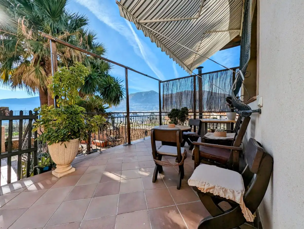 Terrassa de Casa o xalet en venda en Loja amb Aire condicionat, Calefacció i Jardí privat