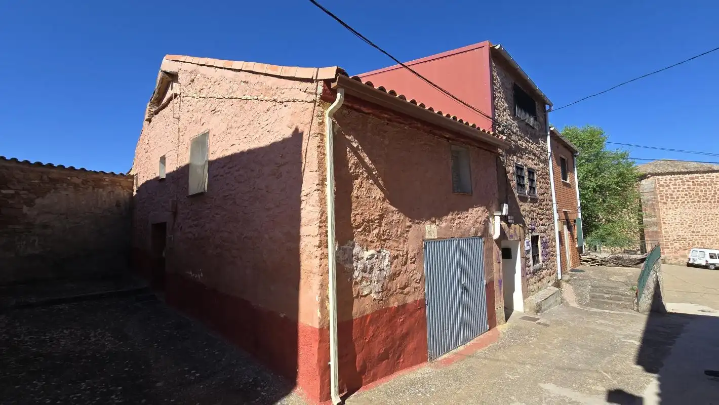 Vista exterior de Casa o xalet en venda en Alcolea de las Peñas amb Calefacció, Jardí privat i Terrassa