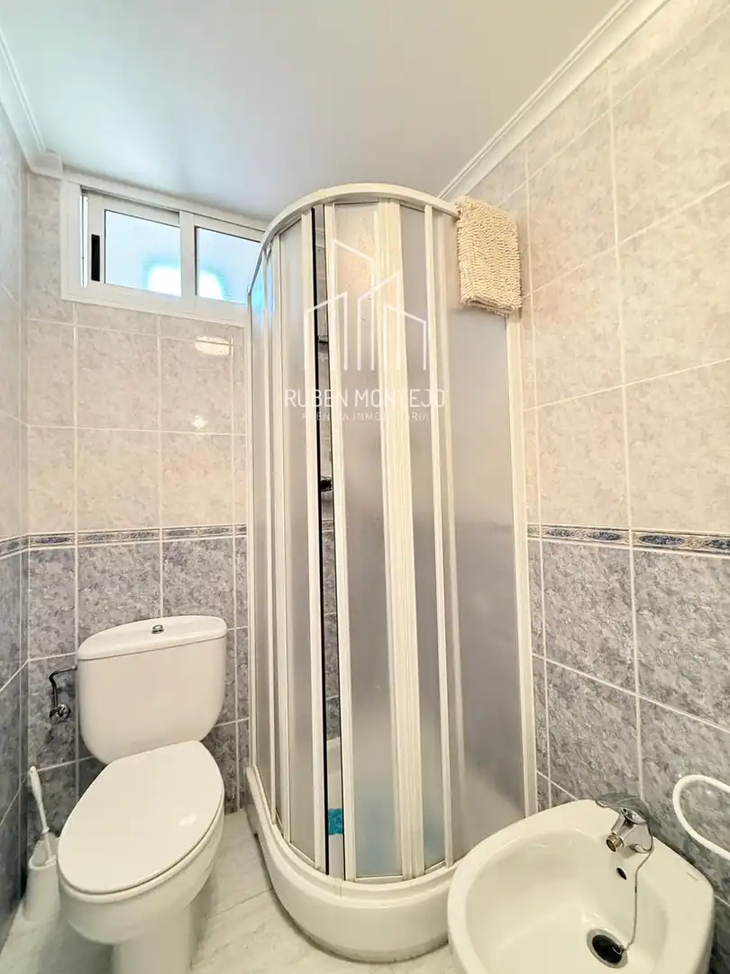 Badezimmer von Wohnung zur Miete in Salamanca mit Heizung, Parkett und Terrasse