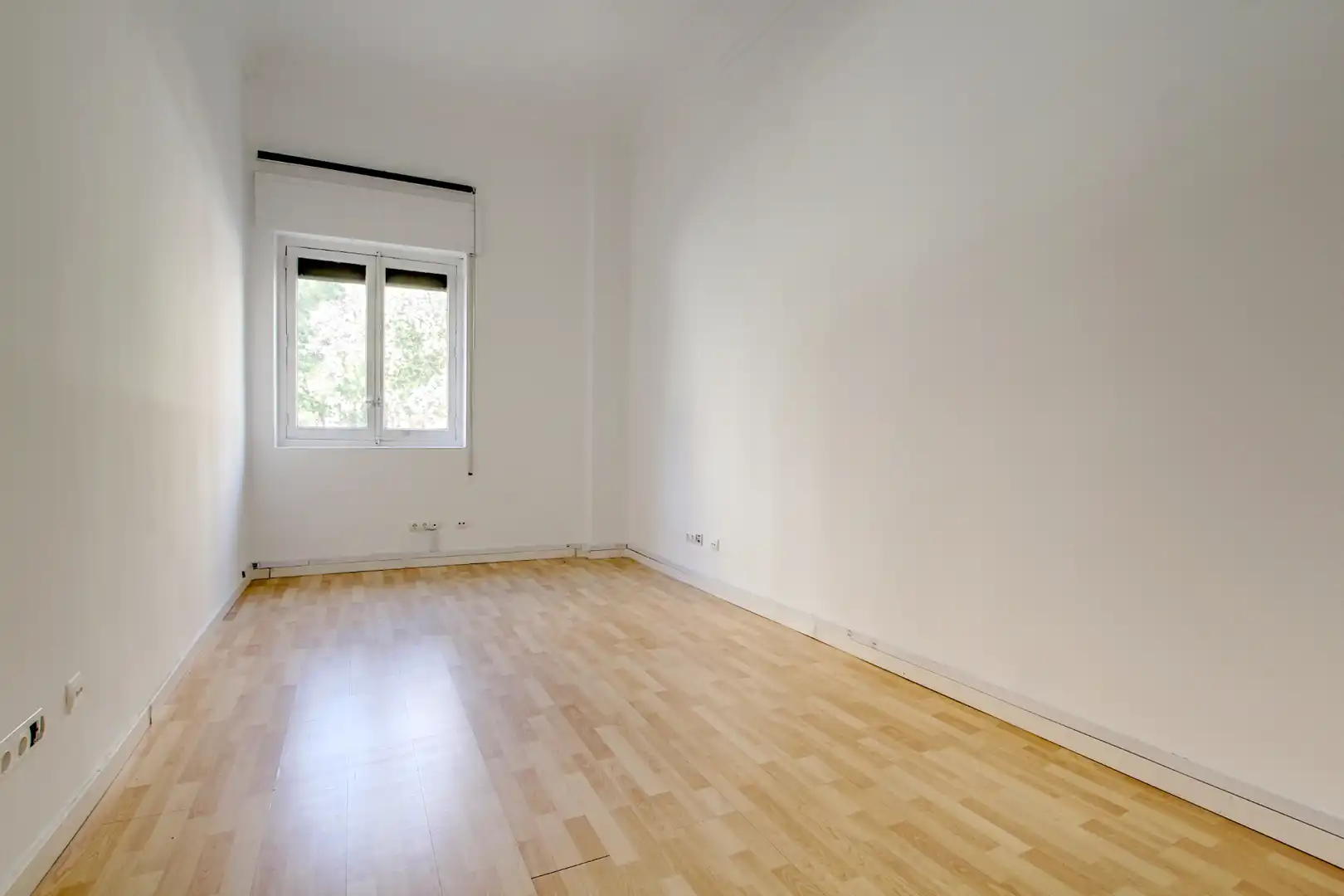 Schlafzimmer von Büro zur Miete in Madrid mit Heizung