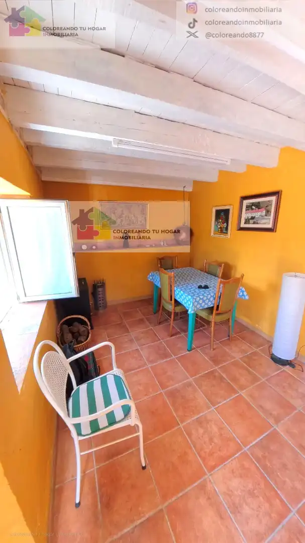 Menjador de Casa o xalet en venda en La Pola de Gordón  amb Calefacció, Jardí privat i Parquet