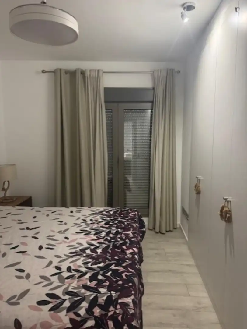 Habitación de Apartamento de alquiler en Dos Hermanas con Aire acondicionado, Calefacción y Amueblado