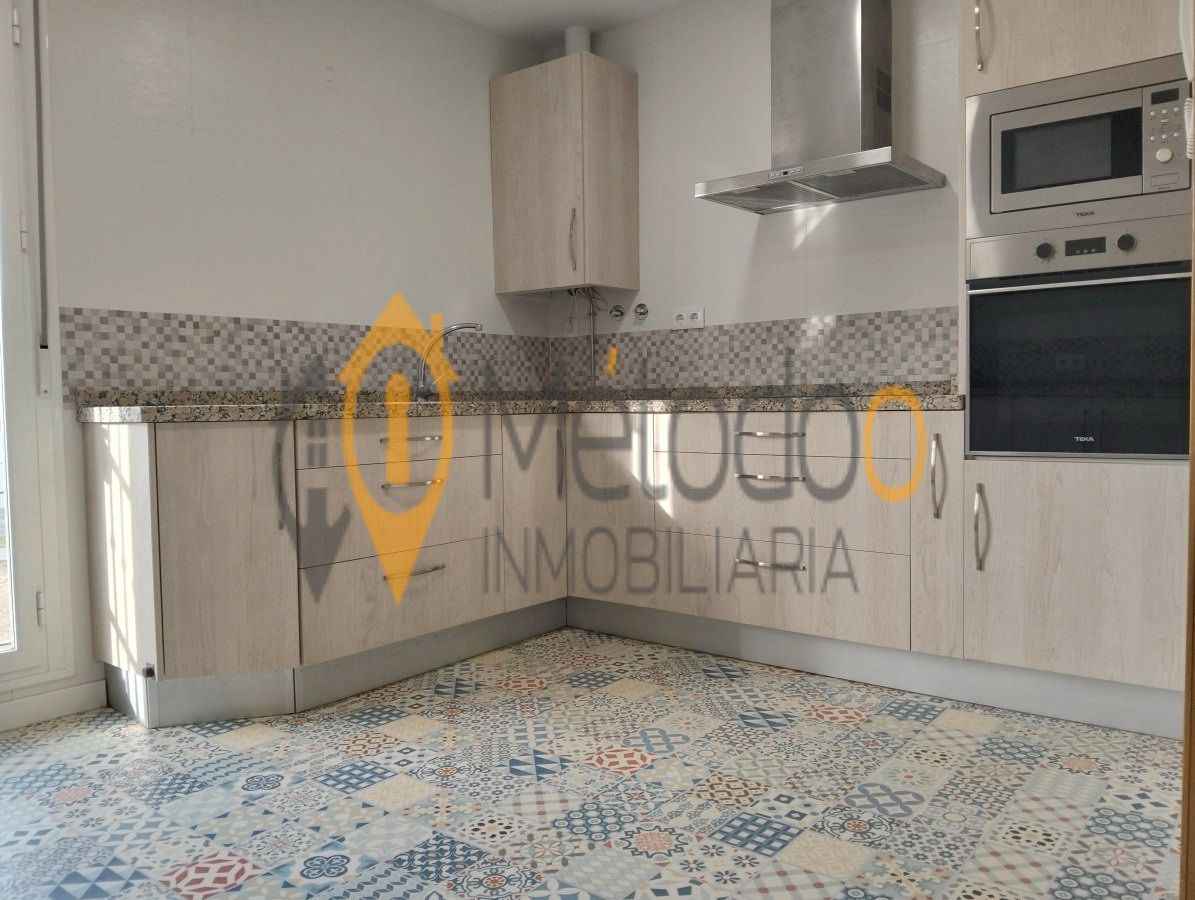 Kitchen of Duplex for sale in  Sevilla Capital  with Air Conditioner, Heating and Parquet flooring