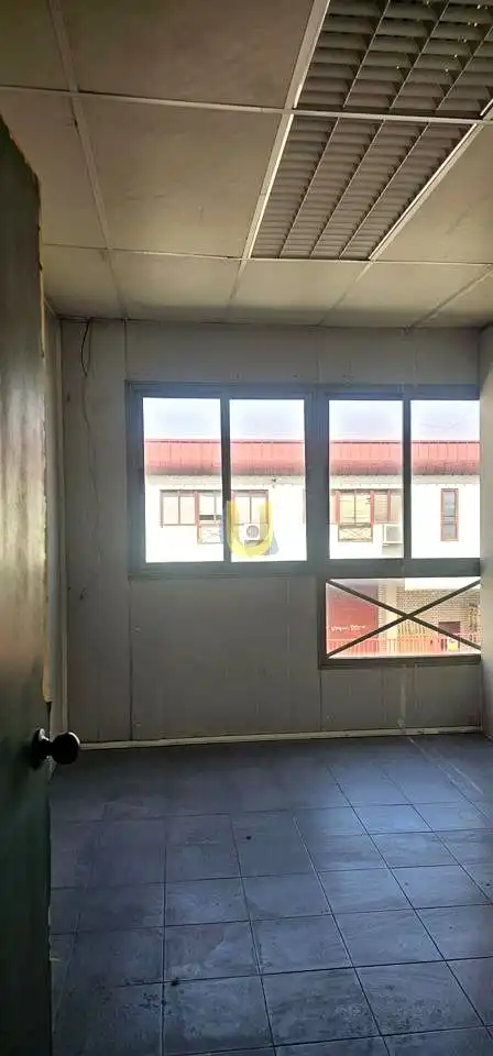 Außenansicht von Fabrikhallen zur Miete in Alcorcón