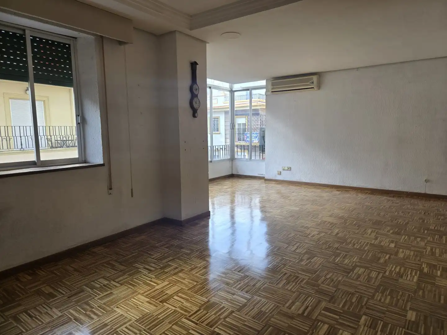 Sala de estar de Piso en venta en  Sevilla Capital con Aire acondicionado, Calefacción y Trastero