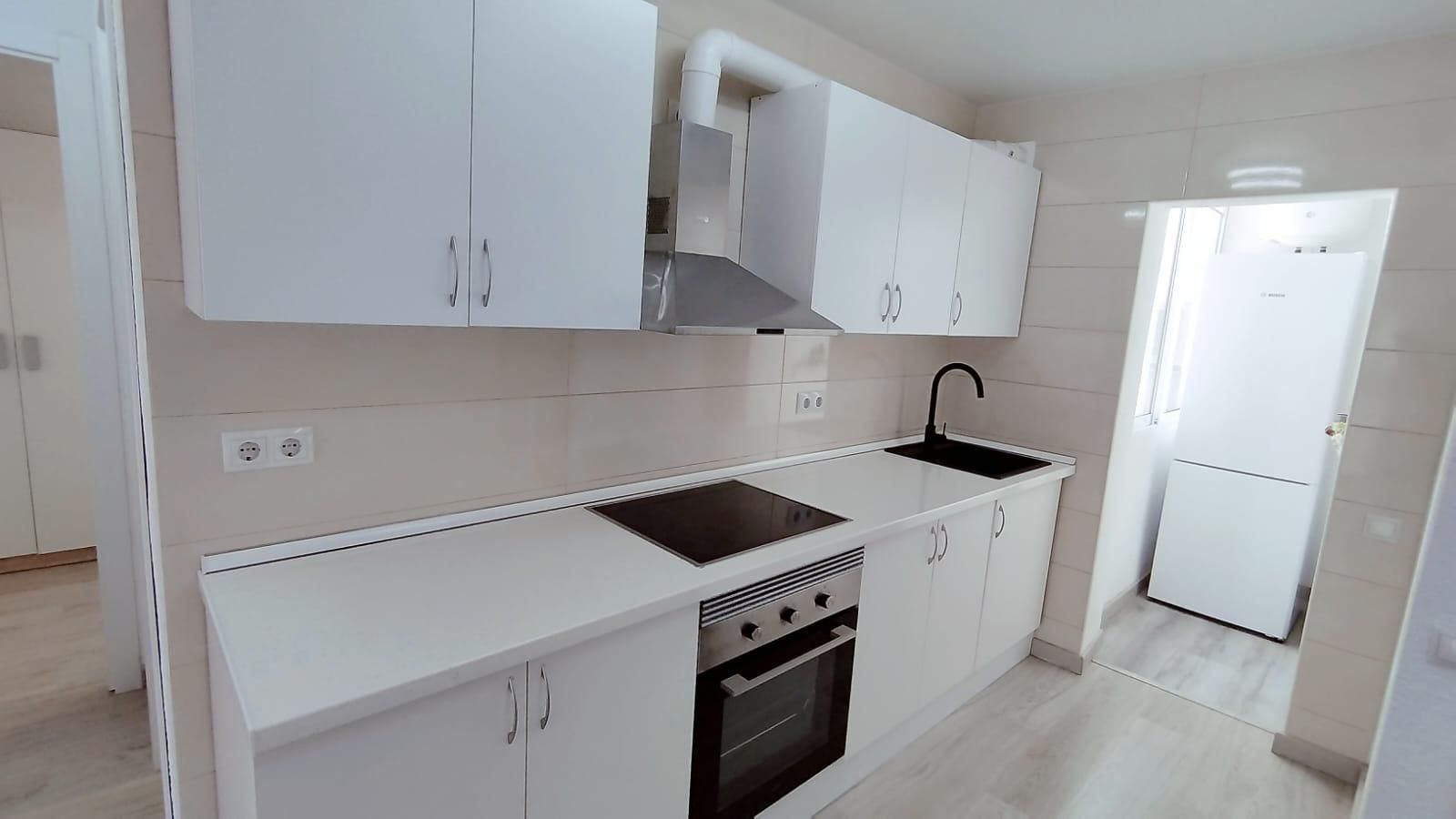 Cuina de Apartament de lloguer en Alicante / Alacant amb Aire condicionat, Terrassa i Balcó