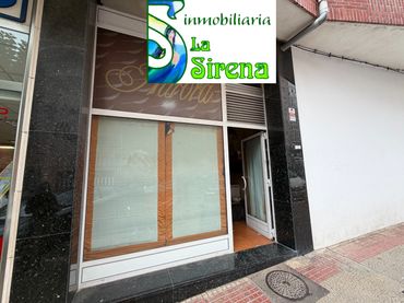 Locale commerciale in affitto a Calle Venancio Bosco 1