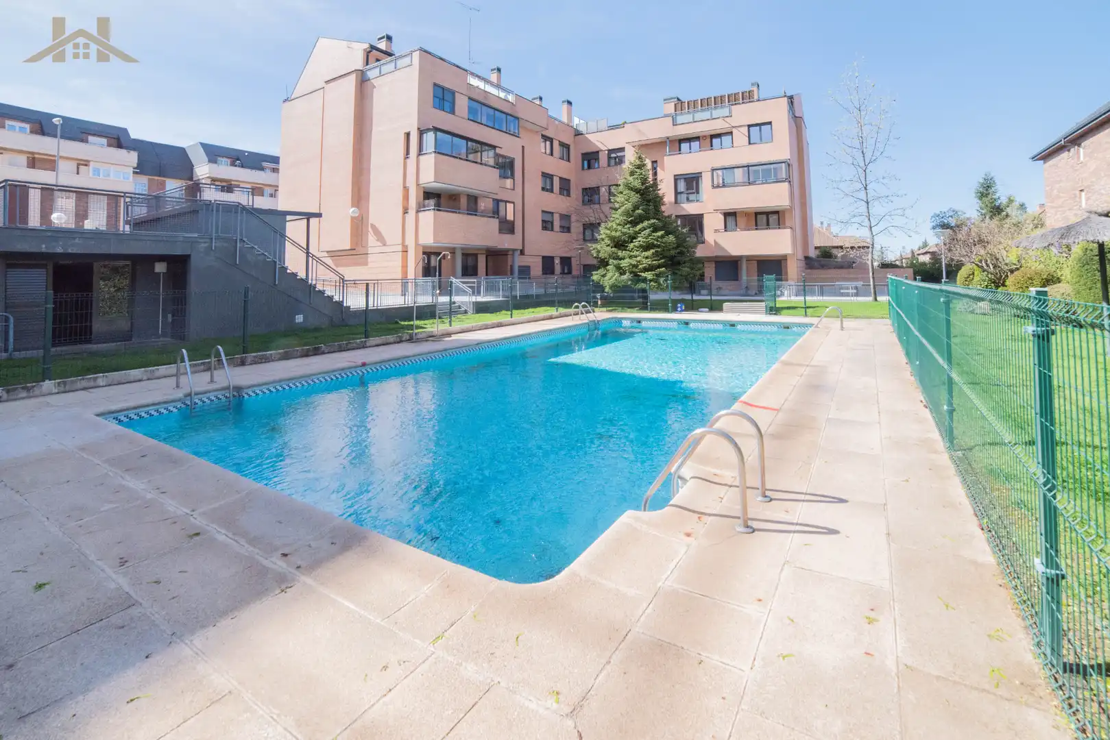 Piscina de Piso en venta en Majadahonda con Aire acondicionado, Calefacción y Terraza