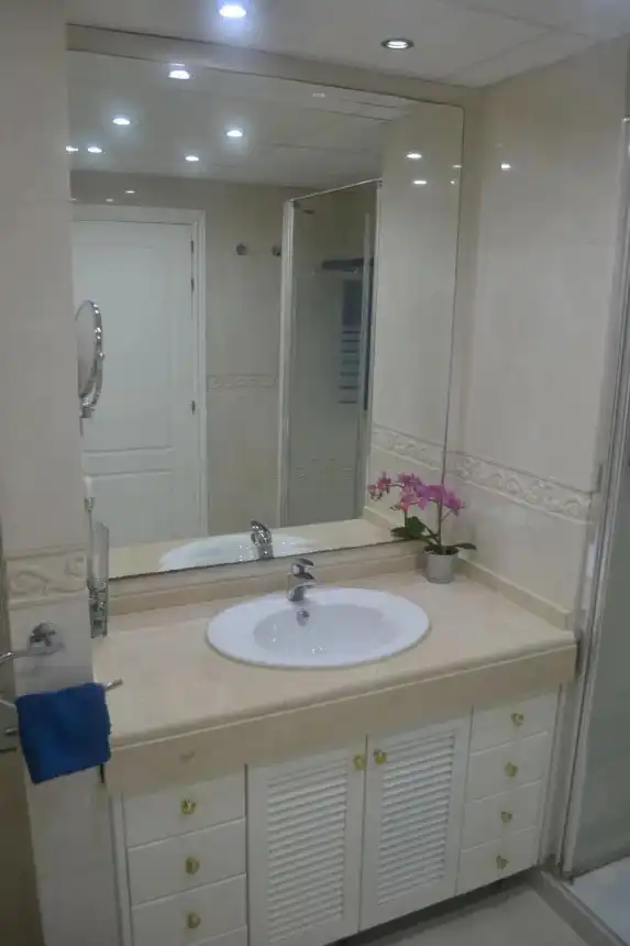 Baño de Piso en venta en Torremolinos con Aire acondicionado, Calefacción y Terraza