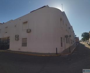 Vista exterior de Estudi en venda en Sanlúcar la Mayor amb Aire condicionat i Traster