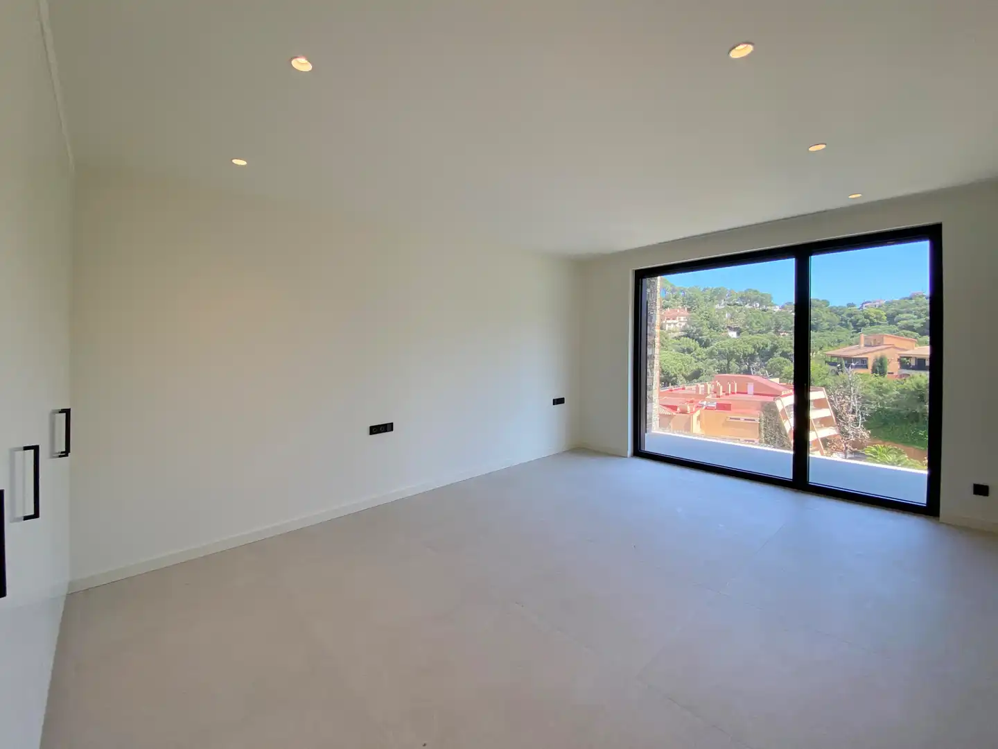 Dormitori de Casa o xalet en venda en Girona amb Aire condicionat, Calefacció i Jardí privat