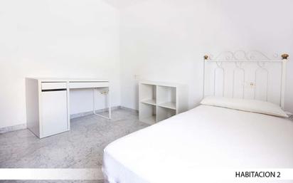 Bedroom of Flat to share in  Sevilla Capital  with Air Conditioner and Terrace