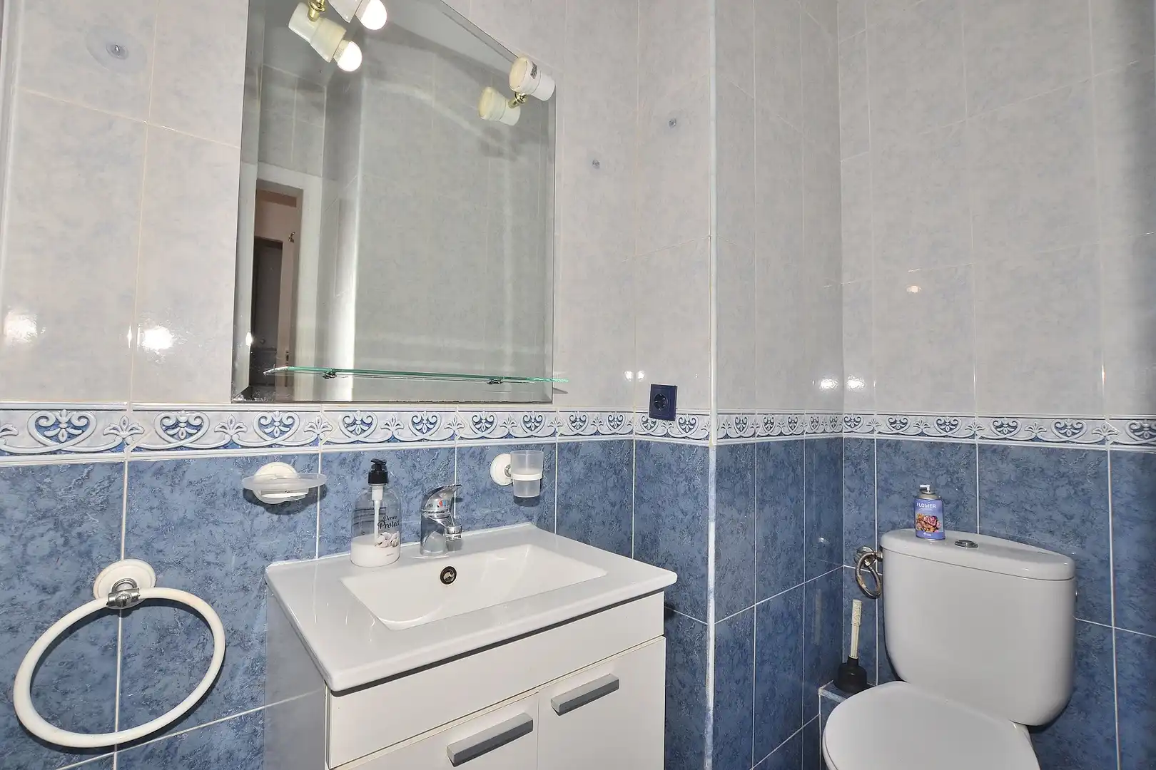Bathroom of Study for sale in Benalmádena  with Air Conditioner and Terrace