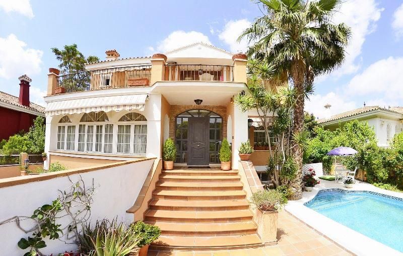 Vista exterior de Casa o chalet en venta en Alhaurín de la Torre con Terraza y Piscina
