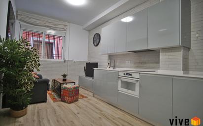 Kitchen of Flat for sale in  Sevilla Capital  with Air Conditioner