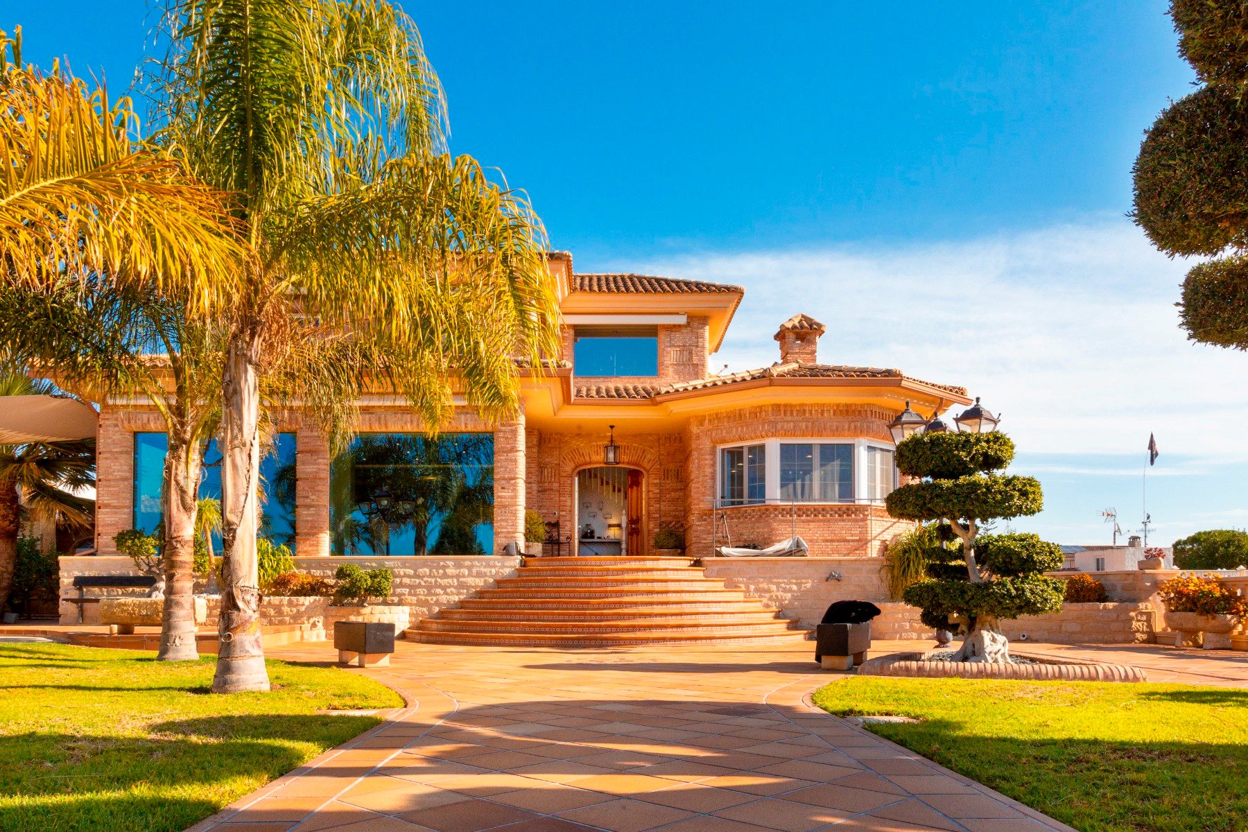 Vista exterior de Casa o xalet en venda en San Vicente del Raspeig / Sant Vicent del Raspeig amb Piscina