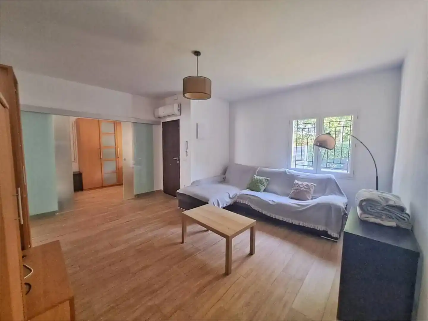 Sala d'estar de Pis de lloguer en Tordera amb Aire condicionat, Jardí privat i Traster