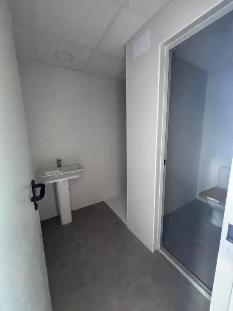 Badezimmer von Fabrikhallen zur Miete in Calahorra