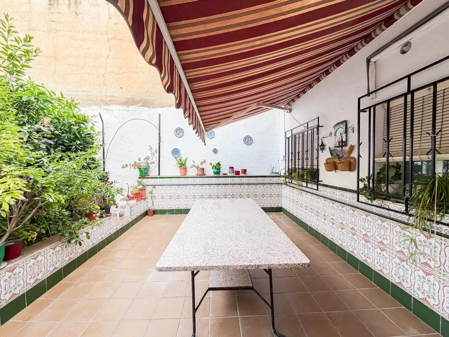 Terrasse von Einfamilien-Reihenhaus zum Verkauf in Baza mit Privatgarten, Parkett und Abstellraum