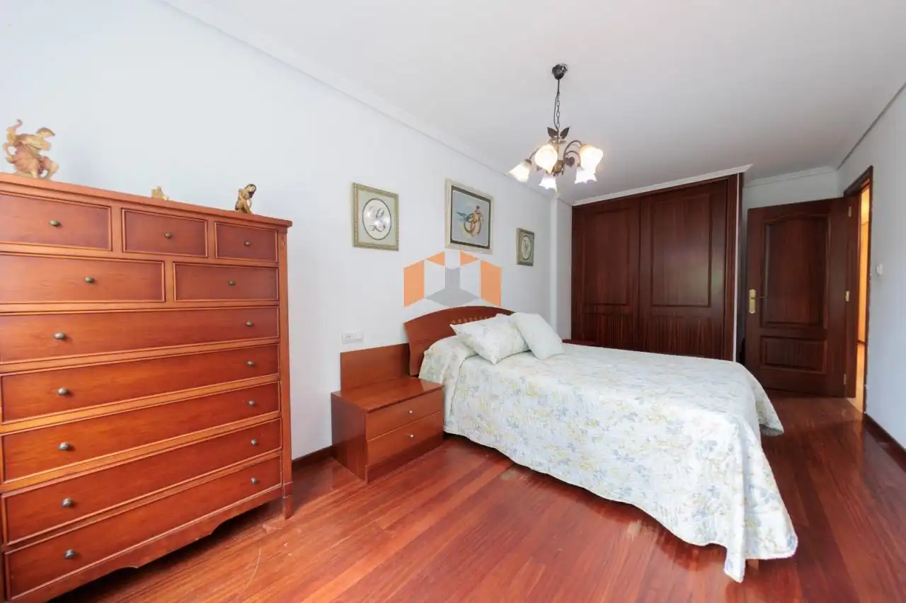Bedroom of Houses for sale in Vigo   with Heating, Private garden and Parquet flooring