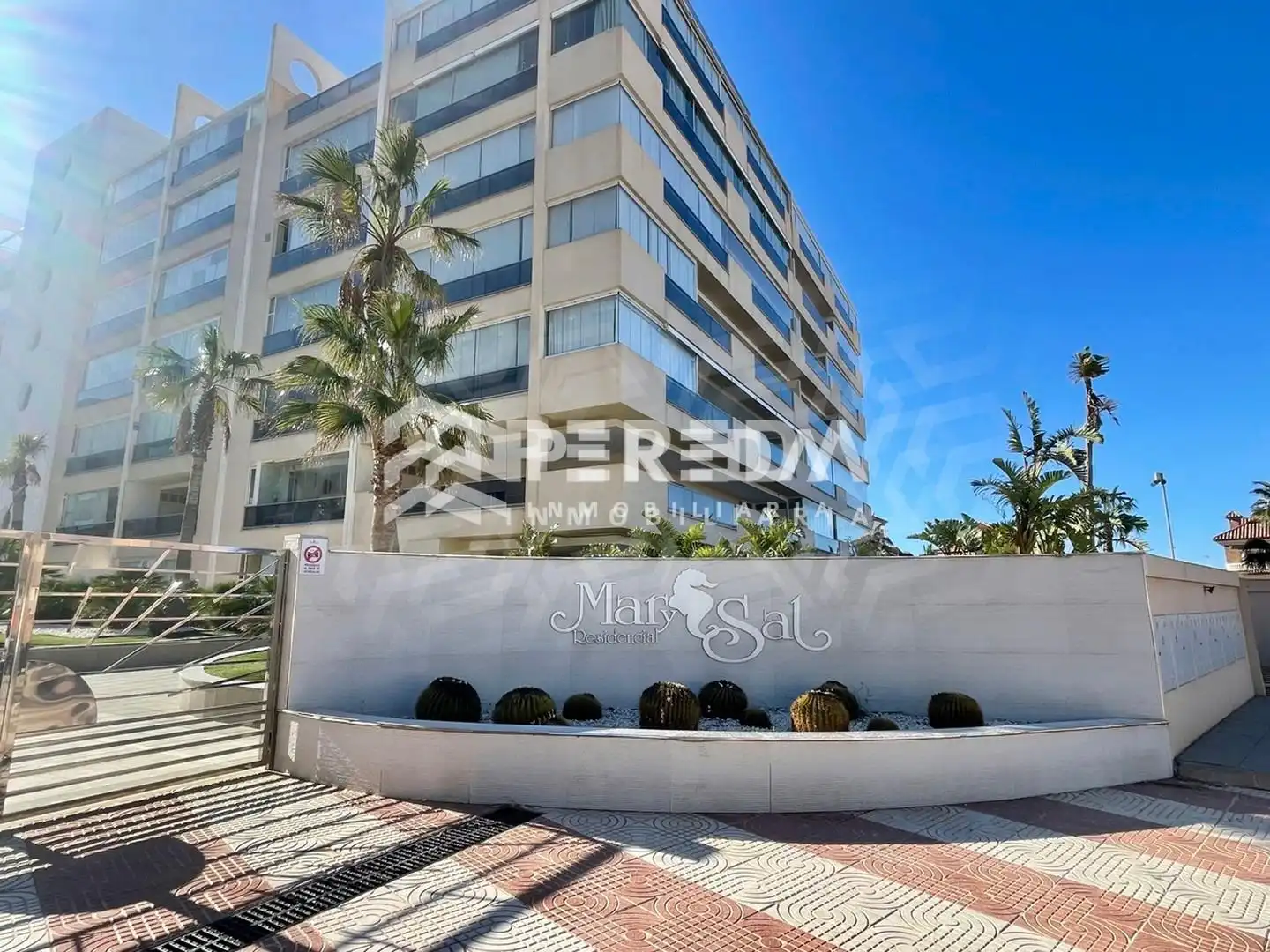 Außenansicht von Dachboden zum Verkauf in Roquetas de Mar mit Terrasse und Gemeinschaftspool