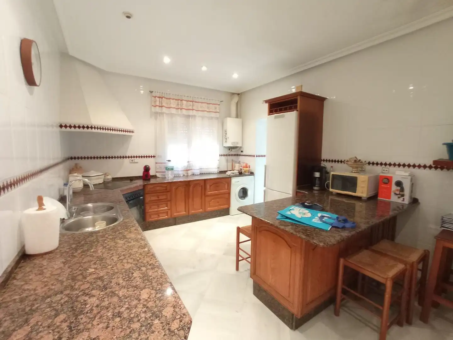 Cocina de Casa o chalet en venta en Chiclana de la Frontera con Aire acondicionado, Calefacción y Jardín privado