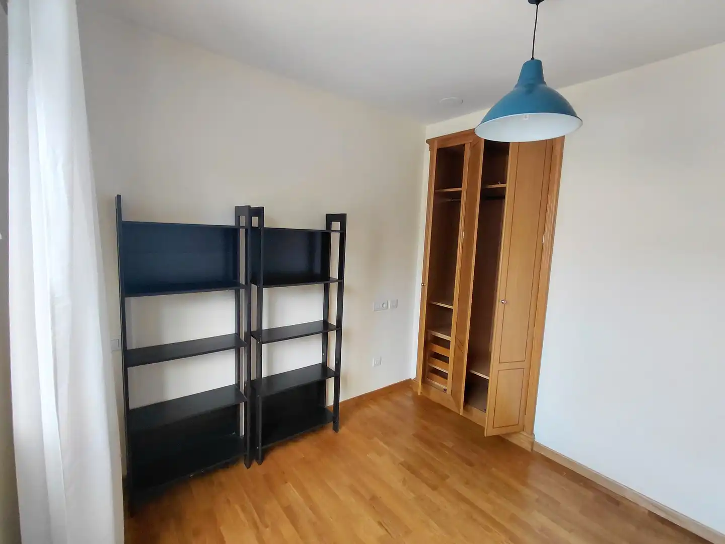 Schlafzimmer von Wohnung zum Verkauf in Oleiros mit Heizung, Parkett und Möbliert