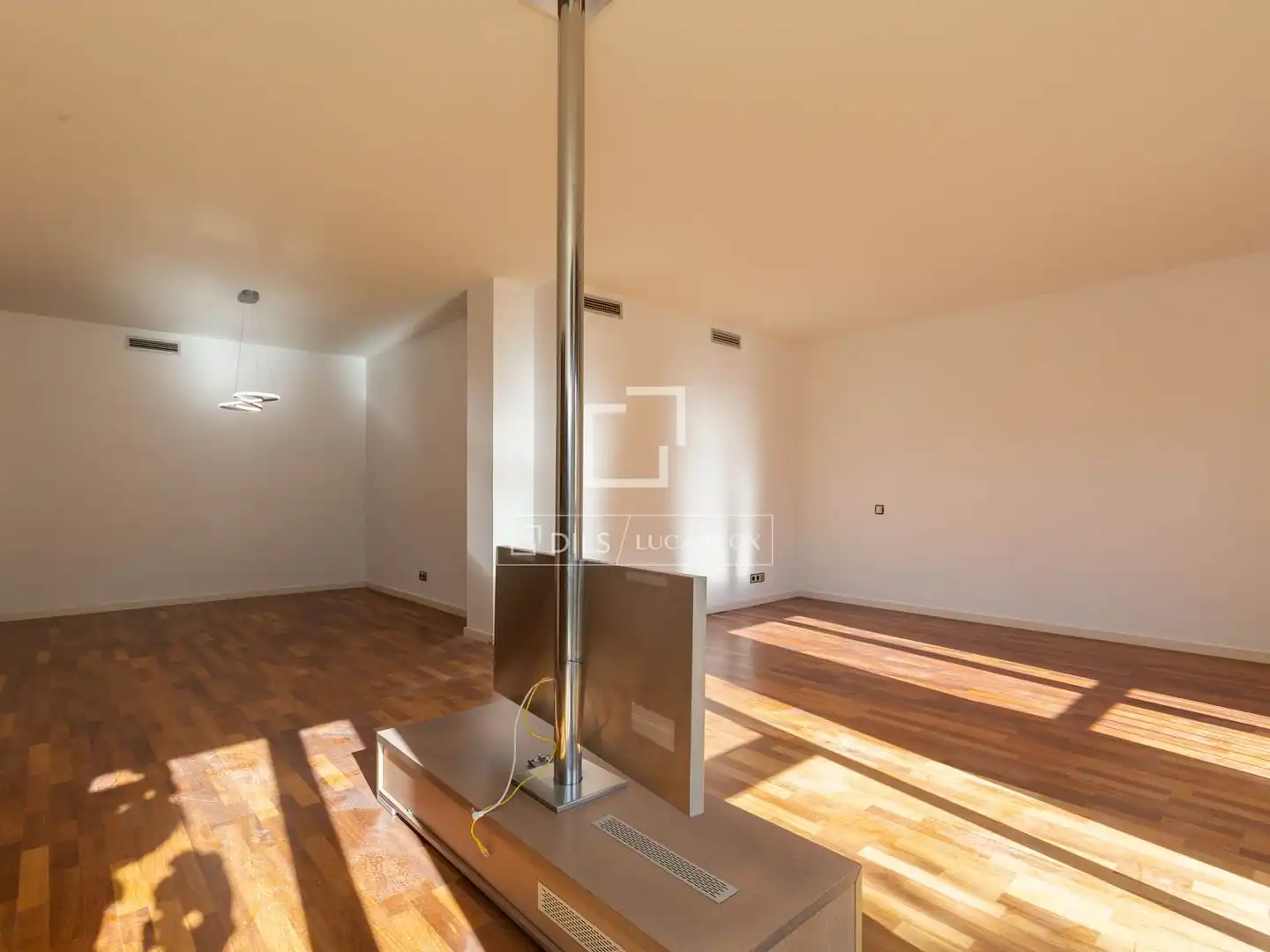 Sala de estar de Piso en venta en Sant Just Desvern con Aire acondicionado y Balcón