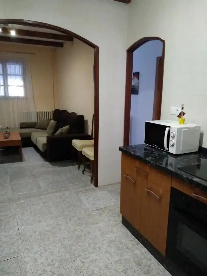 Cuina de Casa o xalet en venda en Villagatón amb Jardí privat, Traster i Moblat