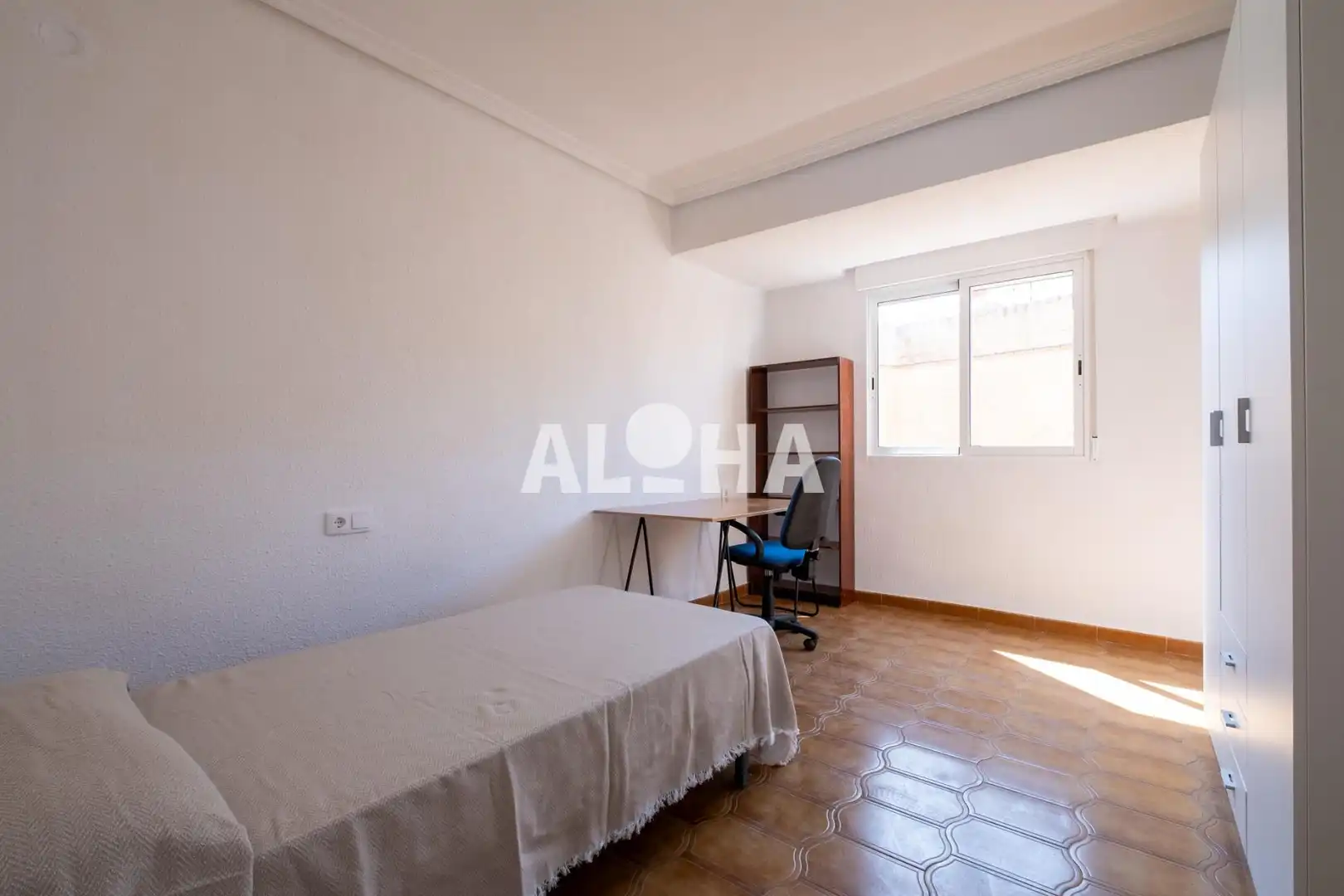 Habitación de Apartamento de alquiler en Alfara del Patriarca con Amueblado y Balcón