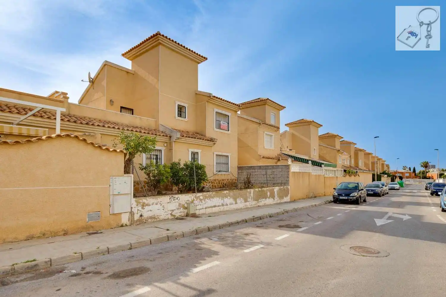 Vista exterior de Casa o chalet en venta en Torrevieja con Terraza y Piscina