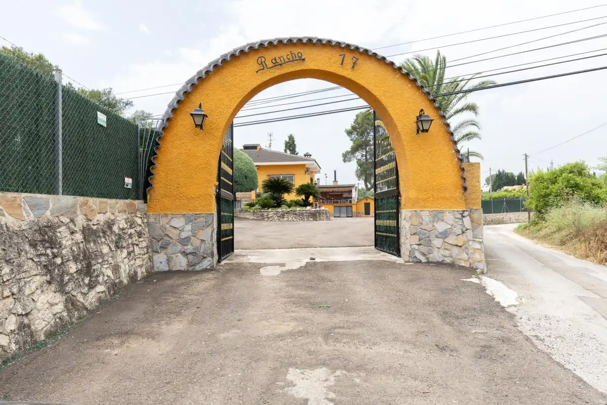 Houses for sale in Guadasséquies  with Air Conditioner, Heating and Private garden