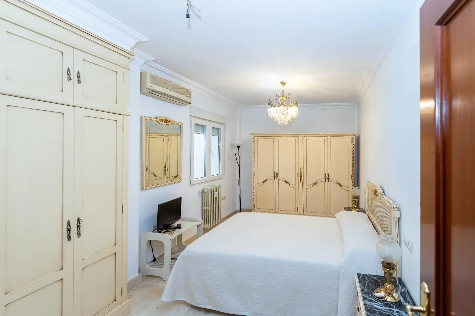 Bedroom of Flat for rent in Granada  with Air Conditioner, Furnished and Balcony