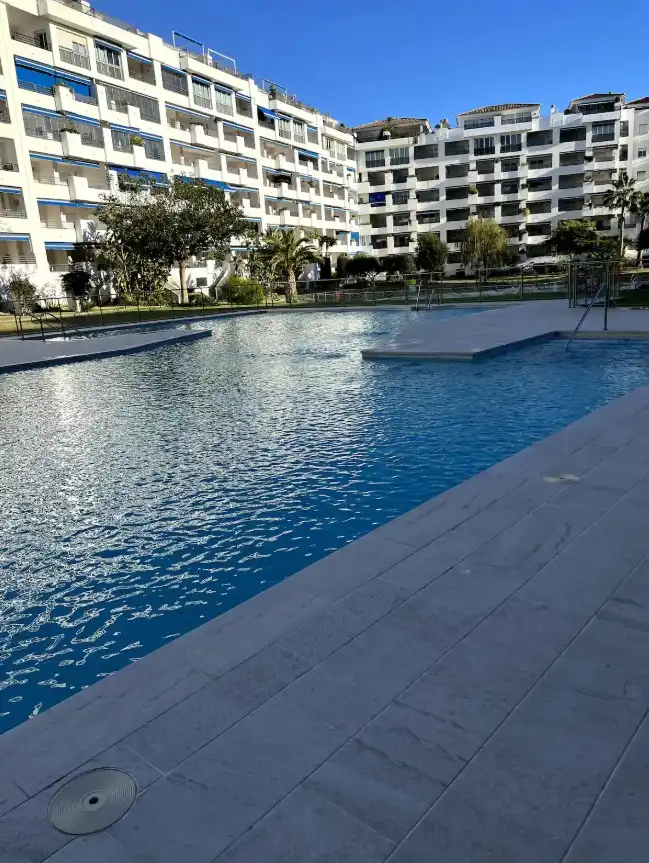 Piscina de Apartament de lloguer en Marbella amb Aire condicionat, Calefacció i Parquet