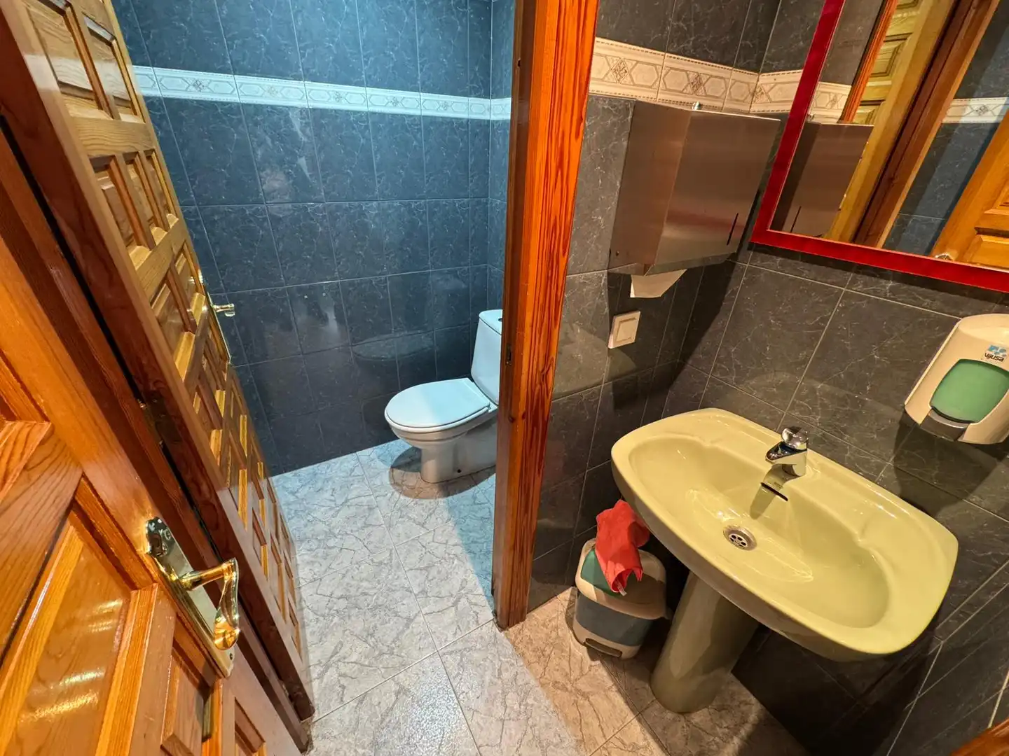 Bany de Casa o xalet en venda en Torres de la Alameda amb Aire condicionat, Calefacció i Moblat