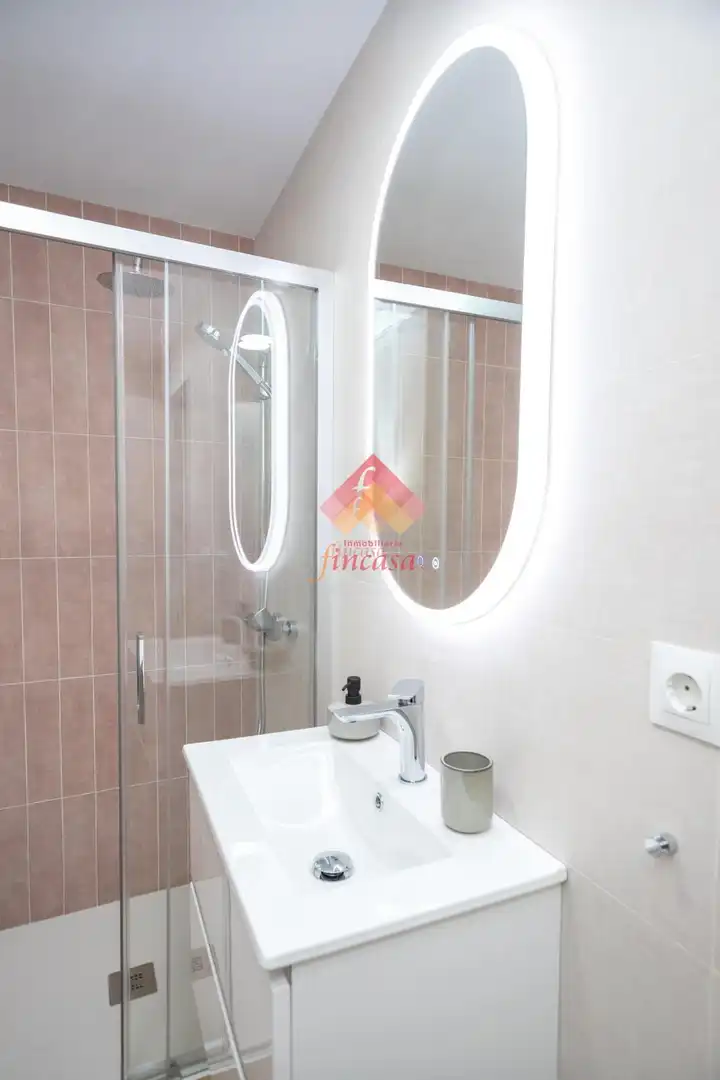 Bathroom of Flat for sale in Ronda  with Heating, Terrace and Furnished