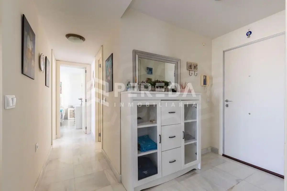 Wohnung zum Verkauf in Roquetas de Mar mit Klimaanlage, Privatgarten und Terrasse