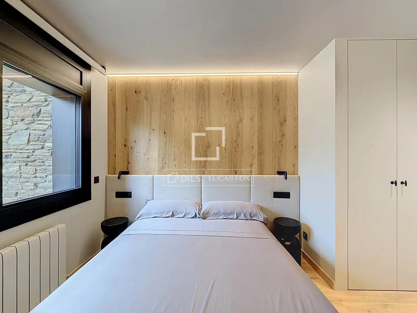 Dormitori de Casa o xalet en venda en Madrid amb Calefacció, Jardí privat i Parquet