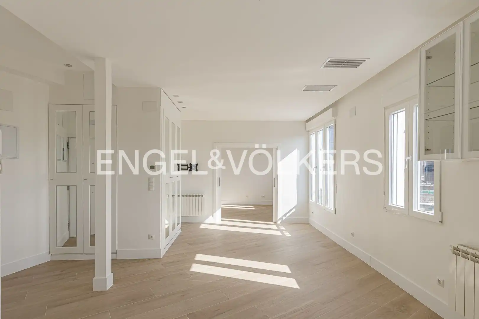 Living room of Flat for rent in Madrid  with Air Conditioner and Heating
