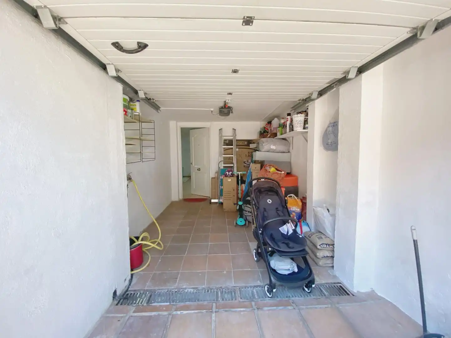 Einfamilien-Reihenhaus zur Miete in Las Rozas de Madrid mit Klimaanlage, Heizung und Privatgarten