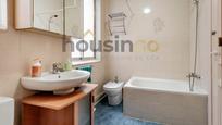 Bathroom of Flat for sale in  Madrid Capital  with Air Conditioner and Heating