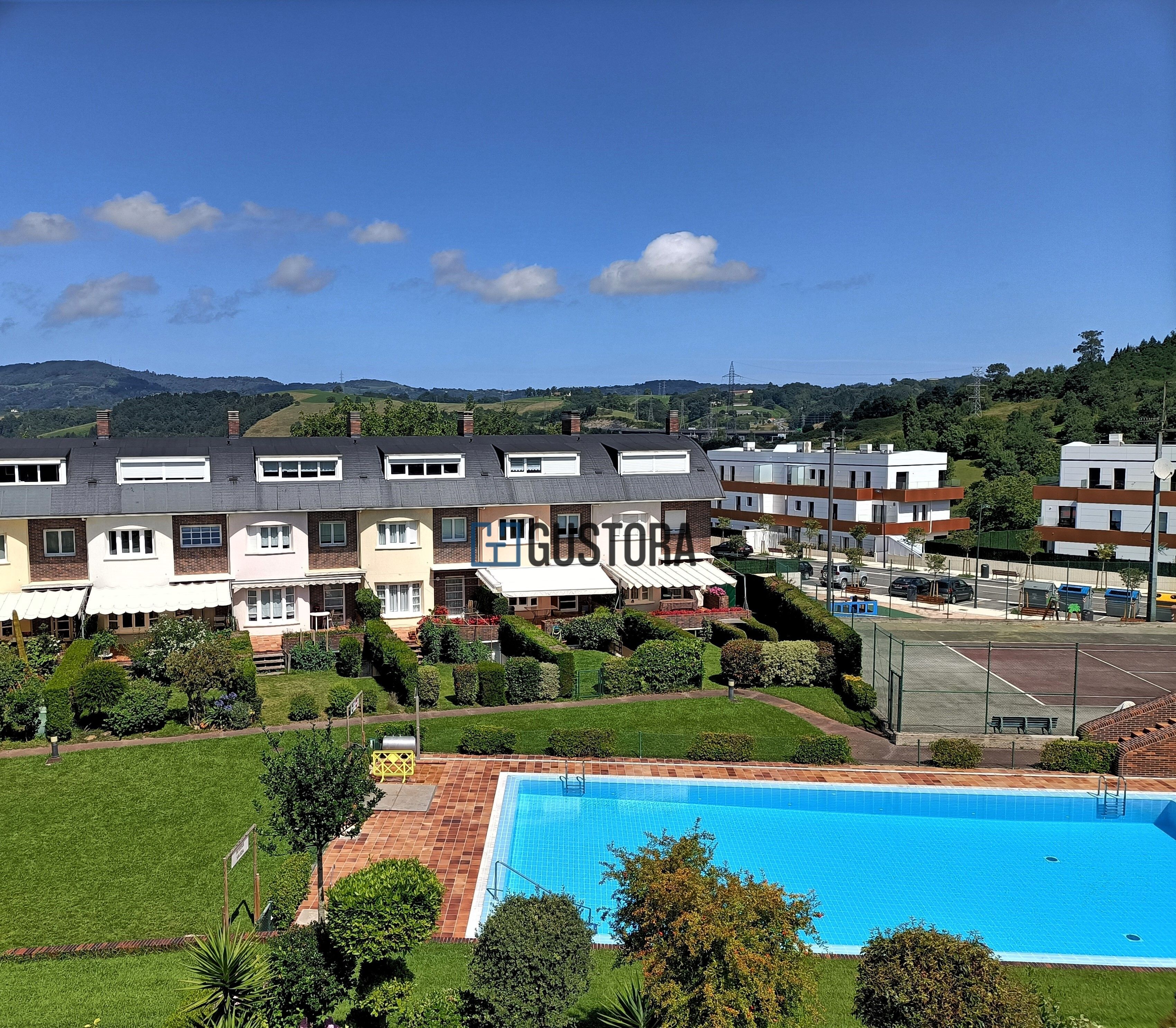 Exterior view of Single-family semi-detached for sale in Lasarte-Oria  with Heating, Private garden and Parquet flooring